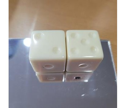 Mirror dice illusion