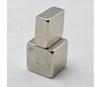 Block super magnet ( 10 mm x 10 mm x 4 mm)