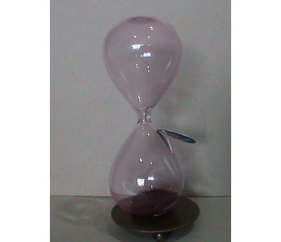 Magnetic hour glass